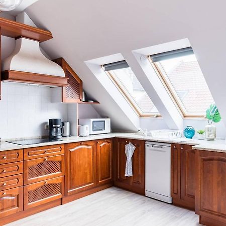 Sunny And Central Penthouse With Private Garage Budapest Exterior photo