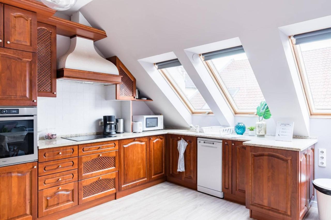 Sunny And Central Penthouse With Private Garage Budapest Exterior photo