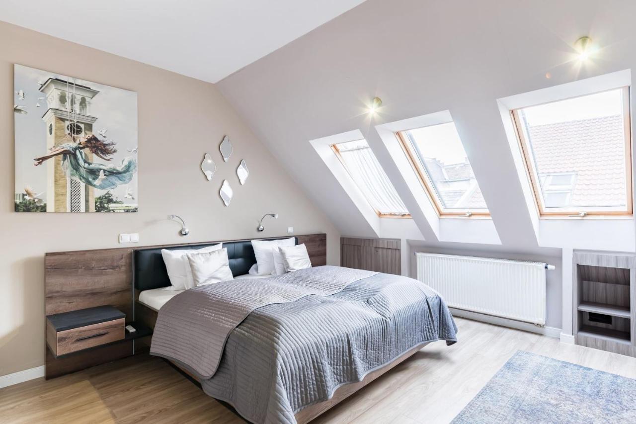 Sunny And Central Penthouse With Private Garage Budapest Exterior photo