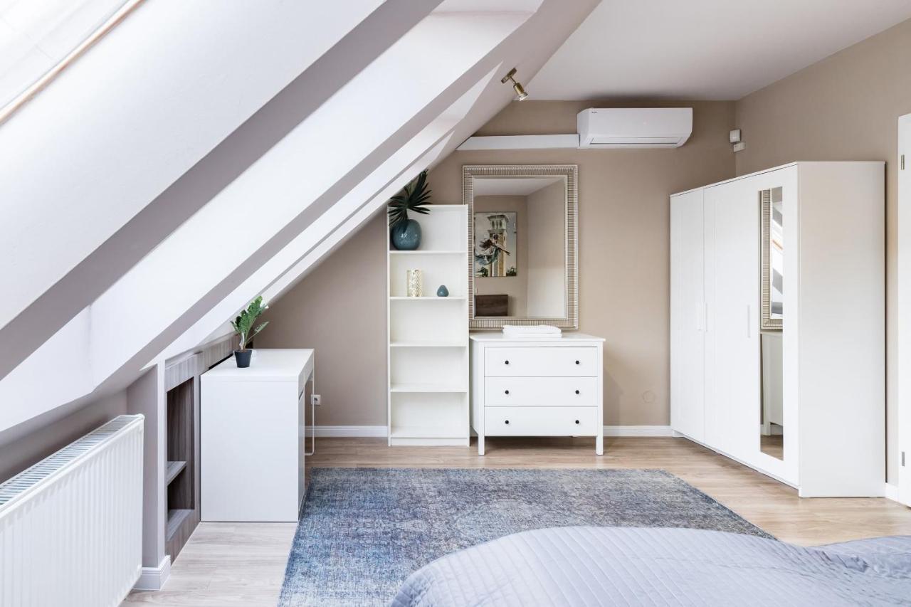 Sunny And Central Penthouse With Private Garage Budapest Exterior photo