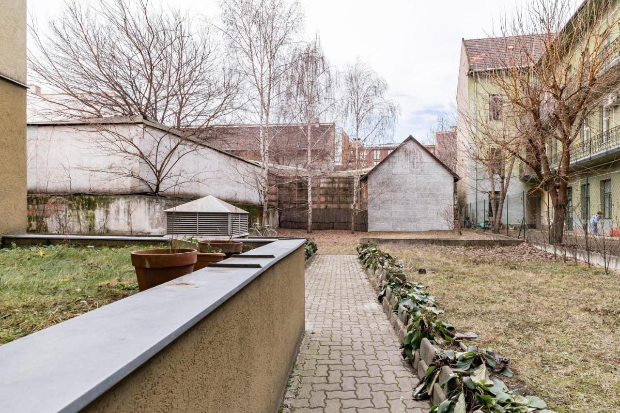 Sunny And Central Penthouse With Private Garage Budapest Exterior photo