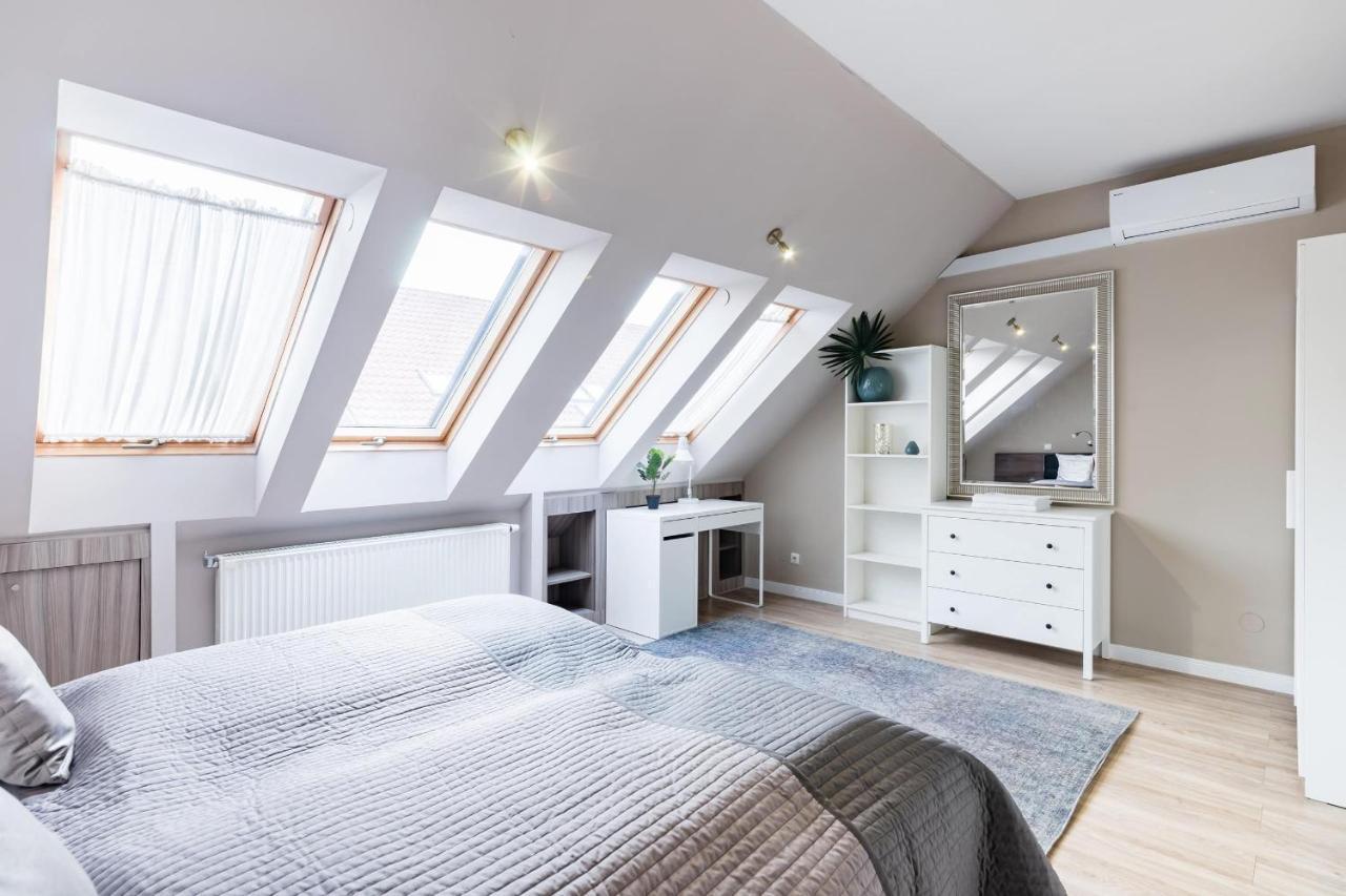 Sunny And Central Penthouse With Private Garage Budapest Exterior photo