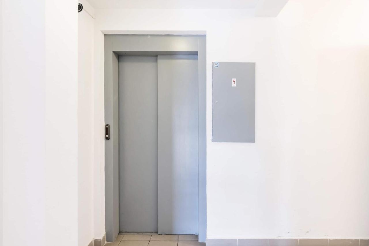 Sunny And Central Penthouse With Private Garage Budapest Exterior photo