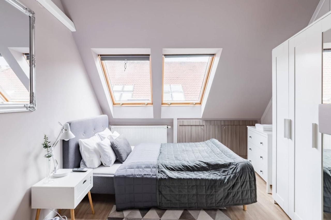 Sunny And Central Penthouse With Private Garage Budapest Exterior photo