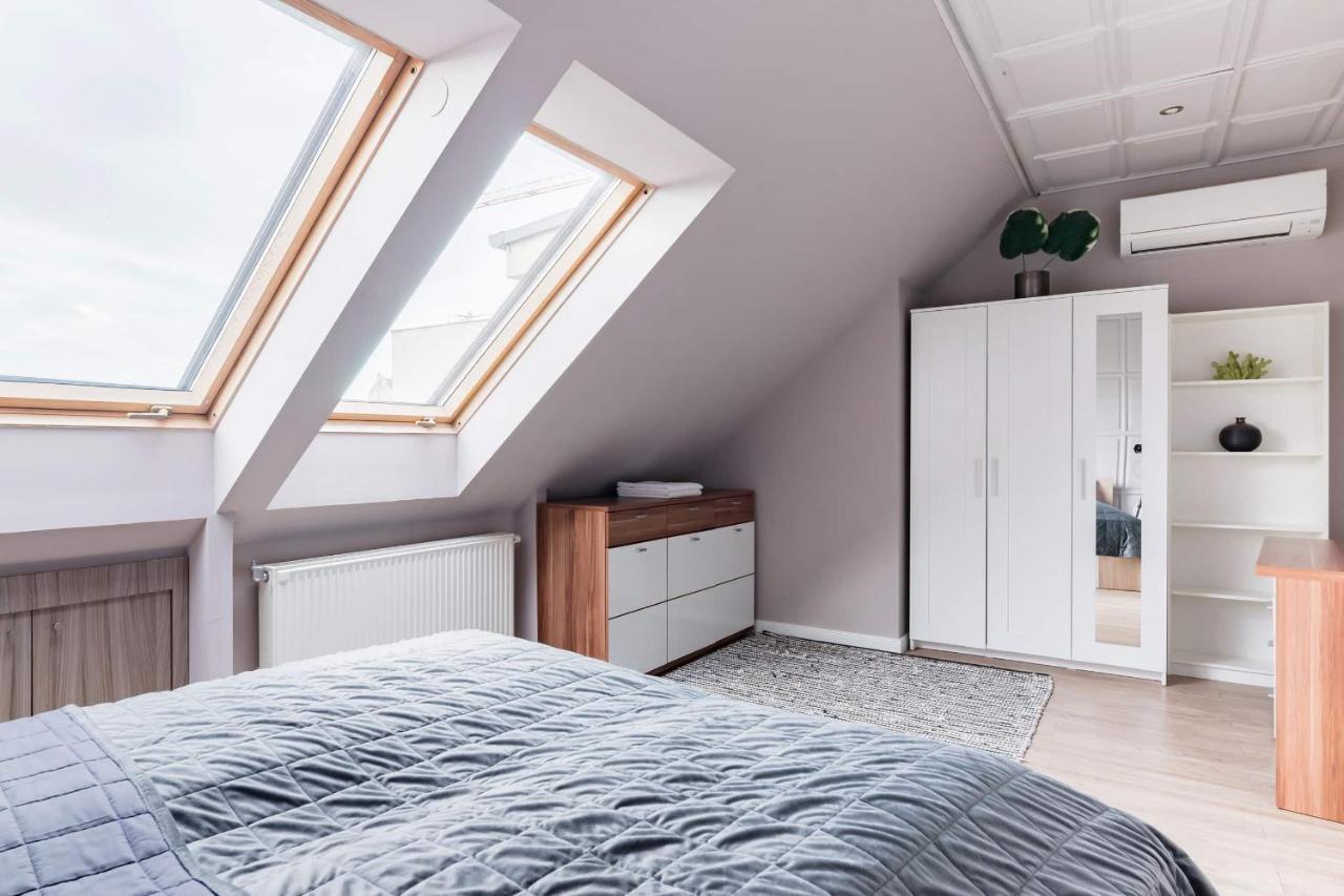 Sunny And Central Penthouse With Private Garage Budapest Exterior photo