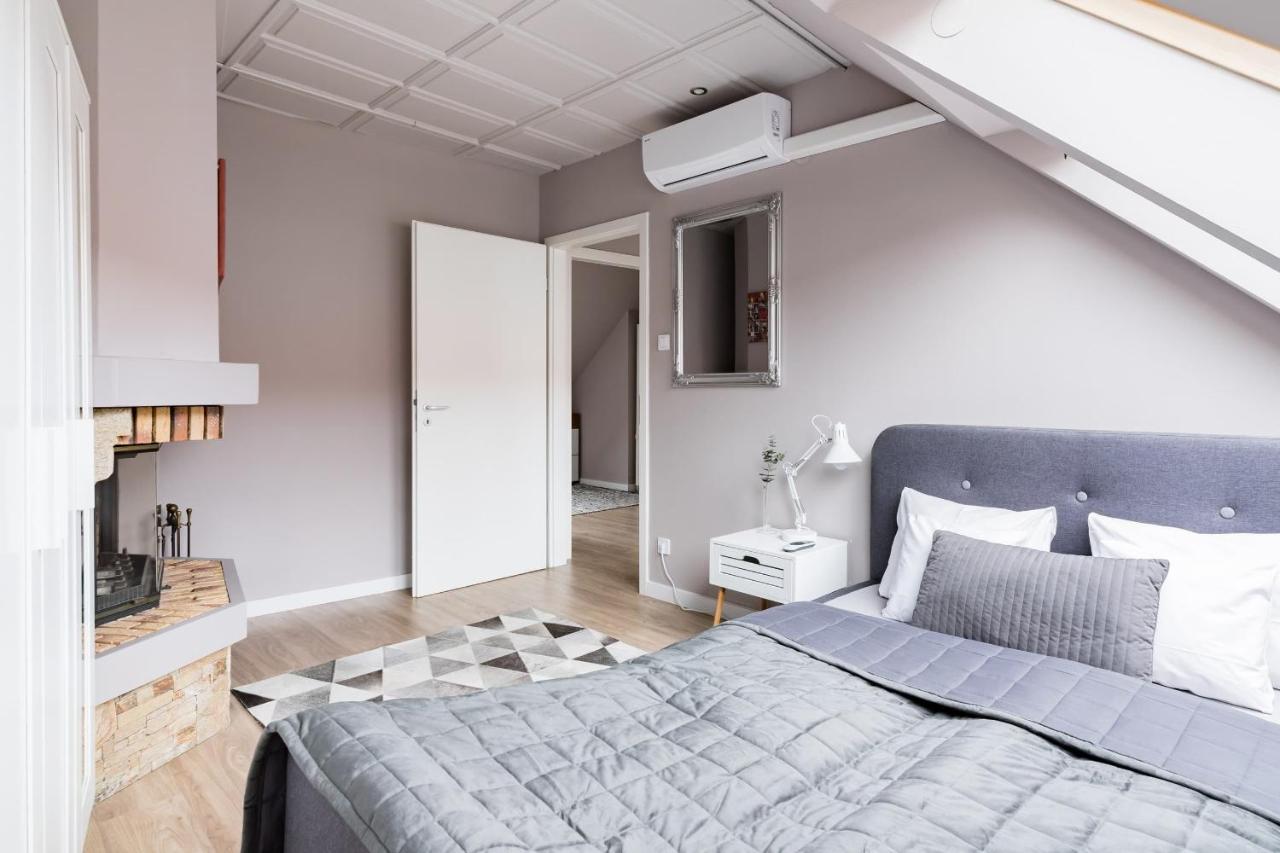 Sunny And Central Penthouse With Private Garage Budapest Exterior photo