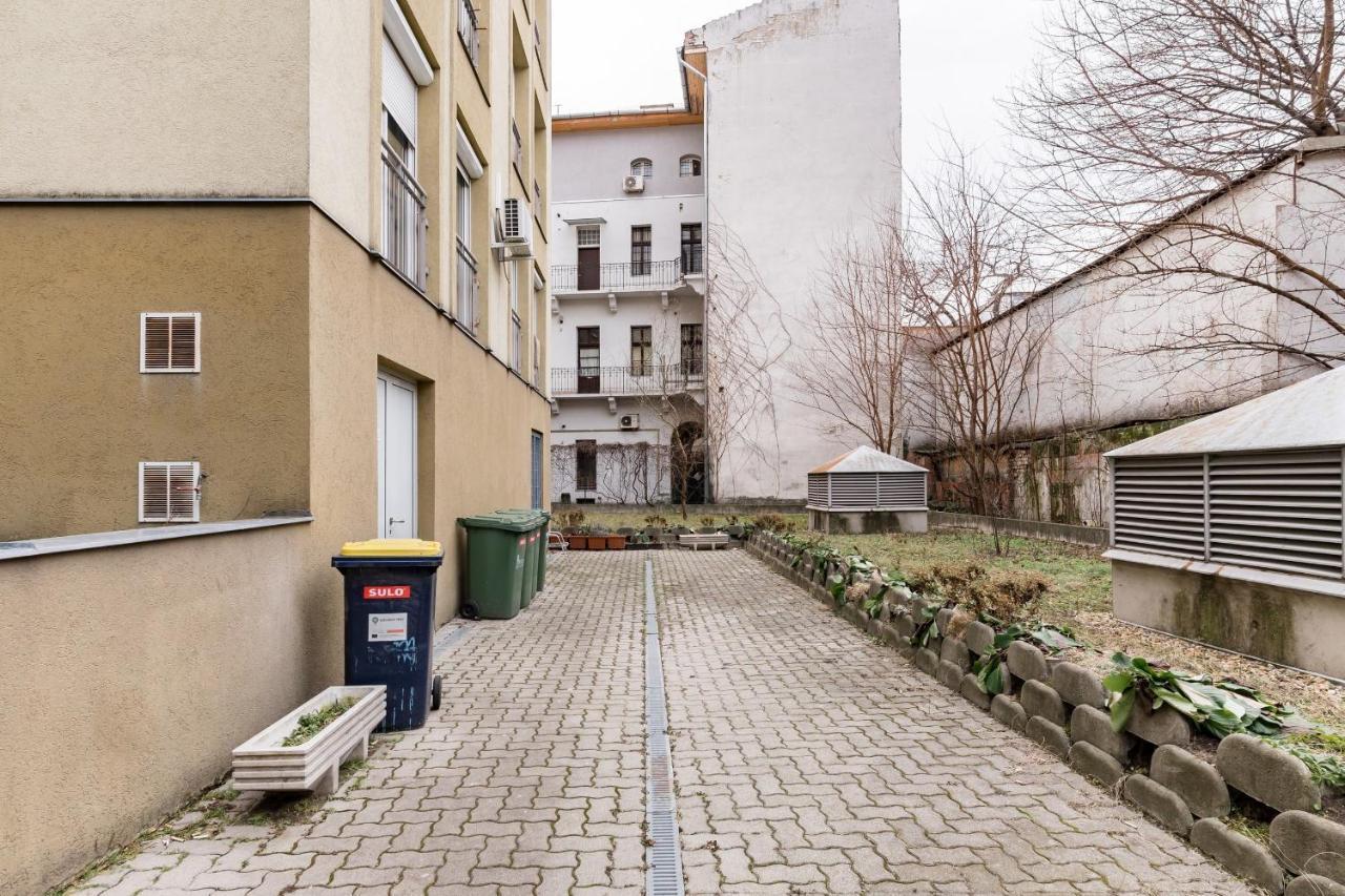 Sunny And Central Penthouse With Private Garage Budapest Exterior photo